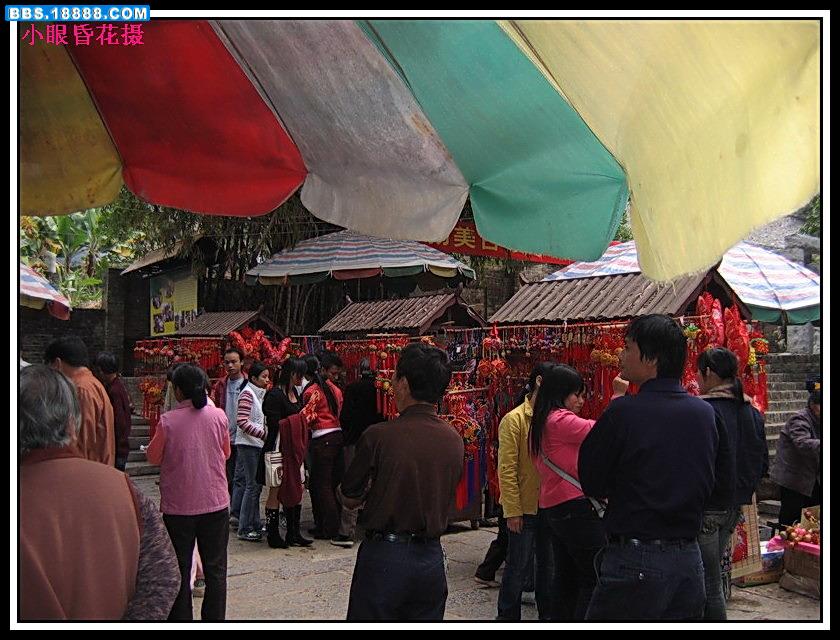 热闹的摊点.jpg