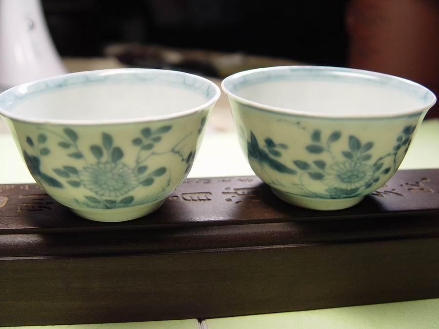 调整大小 清康熙青花菊纹小杯一对.jpg