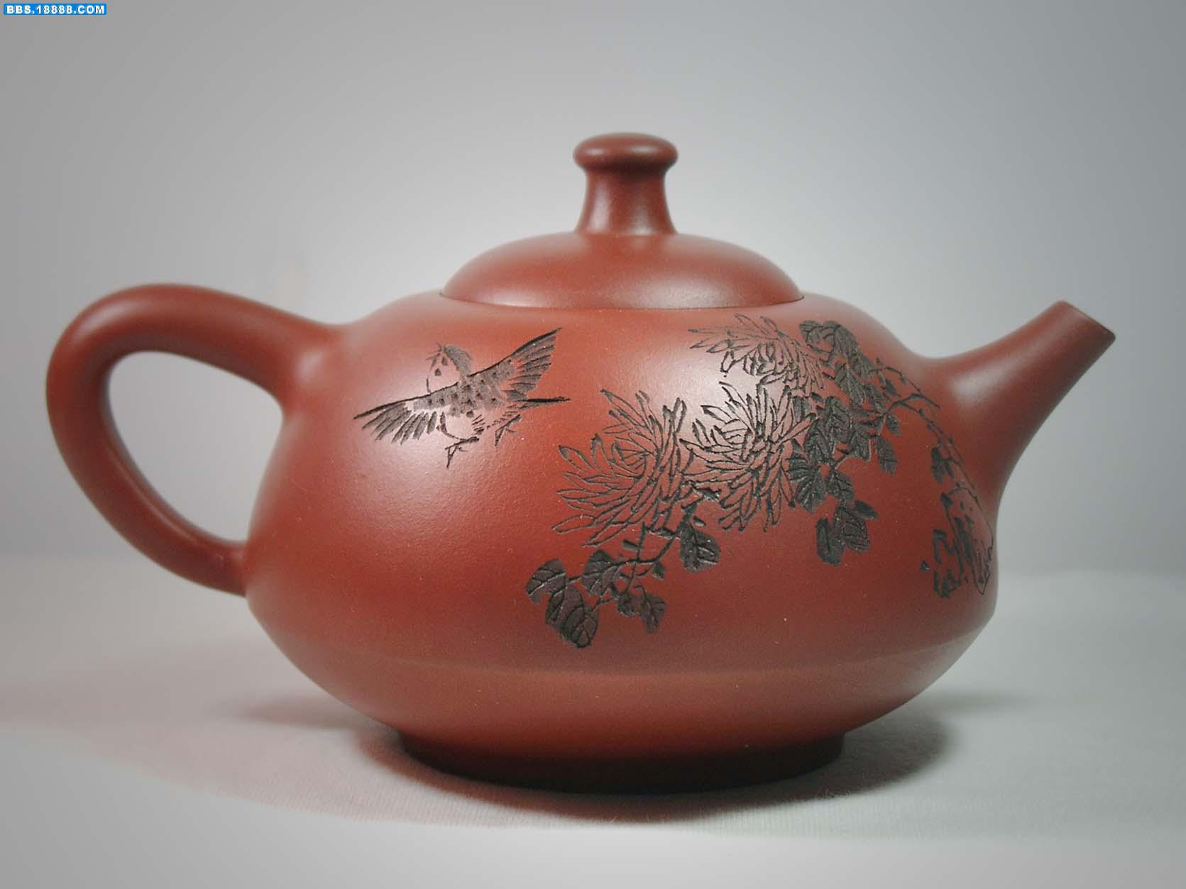 谭泉海谭铭刻晓燕制花翎壶（中国紫砂博物馆收藏）.jpg