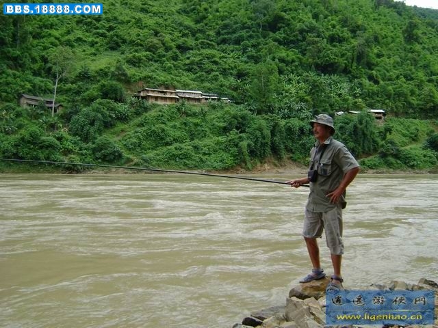 垂钓怒江尾.jpg