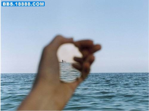 14. 海中的海不可置信的景象。很显然，这是在大海中的一条船上拍的。.jpg