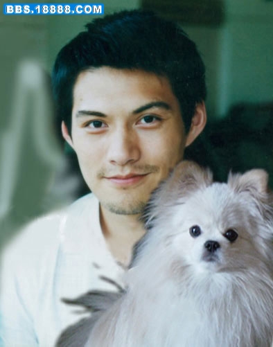 猜猜这个男人是谁.jpg