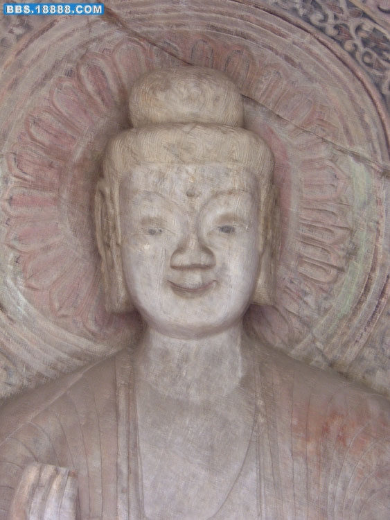 17宾阳中洞主佛.jpg