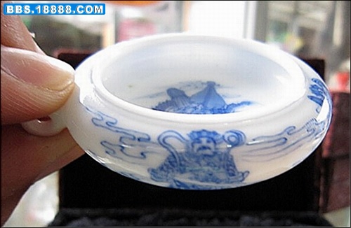 青花水浅形四大天王许四秀眼杯02.jpg