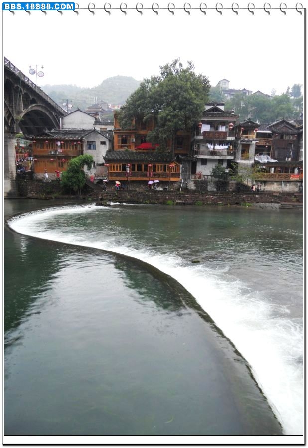 山寨与水.jpg