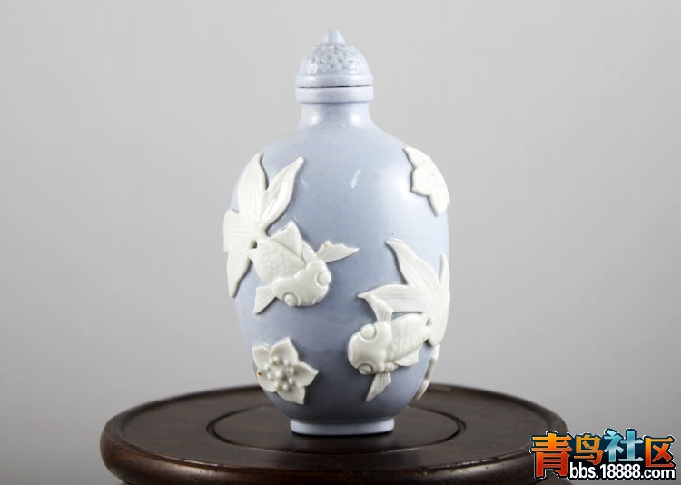 刻瓷鼻烟壶500.JPG