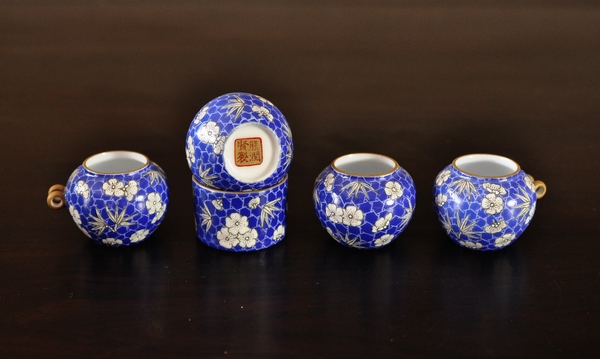 粉彩蓝底轧道冰梅小鸟3.jpg