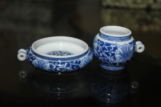 許六青花扁形纏枝綉眼盃2012.12、600.jpg